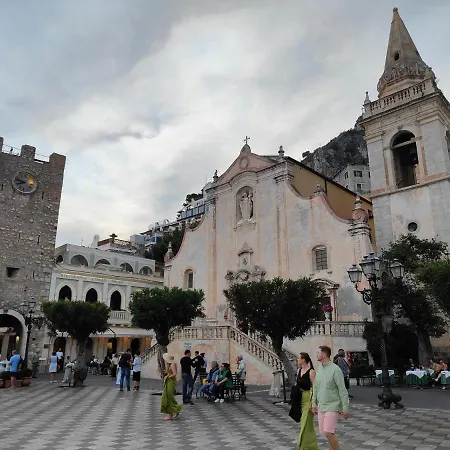 Luxury Berto טאורמינה